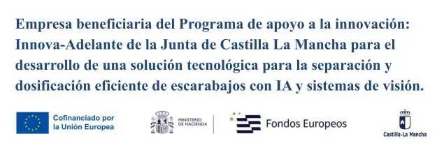 Información de financiación europea y autonómica. El texto central dice: 'Empresa beneficiaria del Programa de apoyo a la innovación: Innova-Adelante de la Junta de Castilla La Mancha para el desarrollo de una solución tecnológica para la separación y dosificación eficiente de escarabajos con IA y sistemas de visión.' Debajo, logos de Cofinanciado por la Unión Europea, Ministerio de Hacienda y Fondos Europeos, Castilla-La Mancha